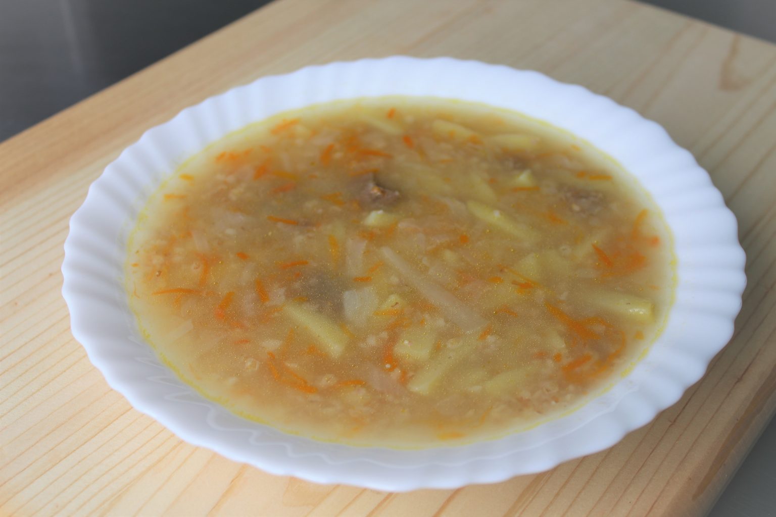 Суп крестьянский с крупой и мясом.