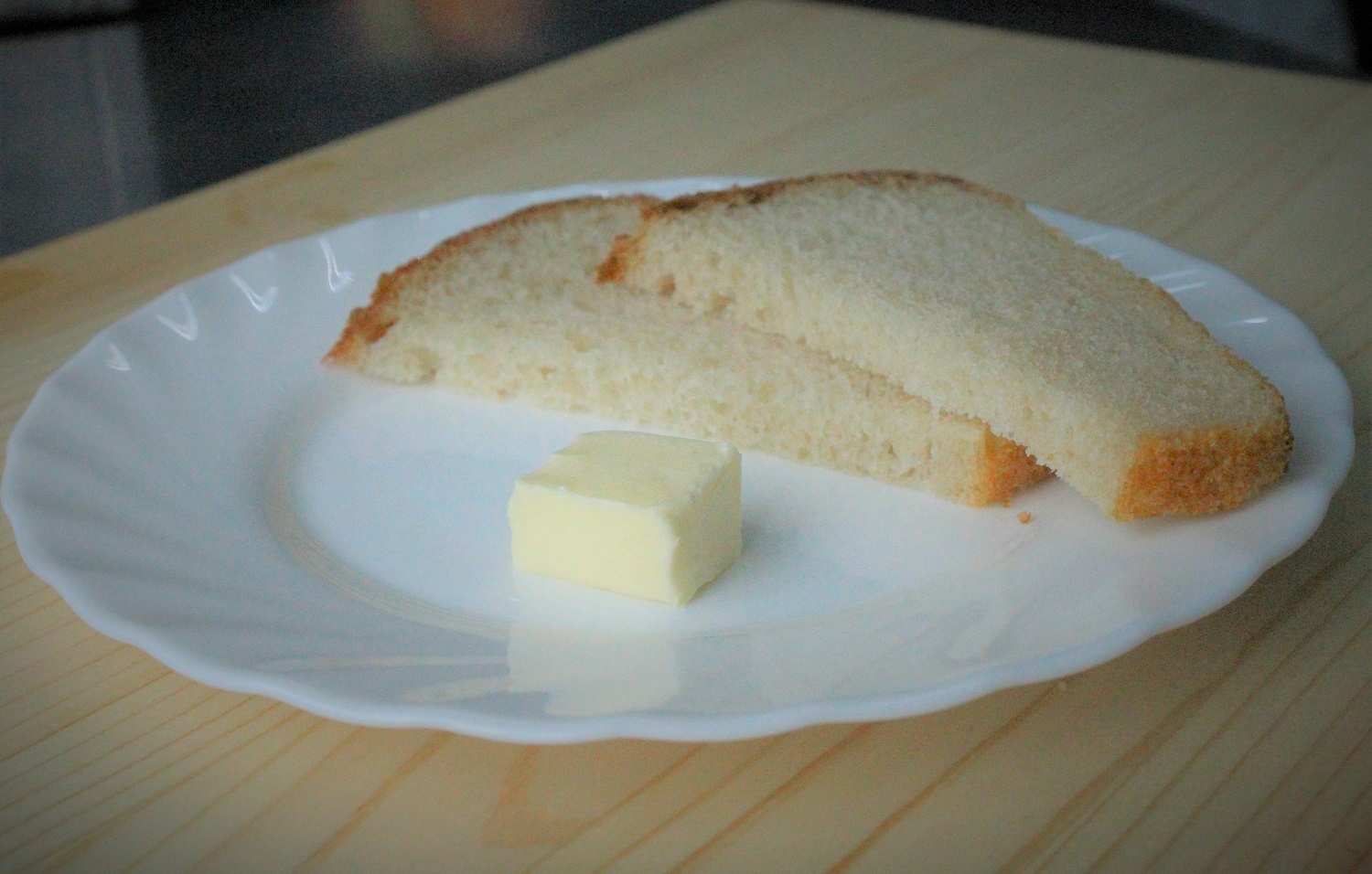 Хлеб с маслом.